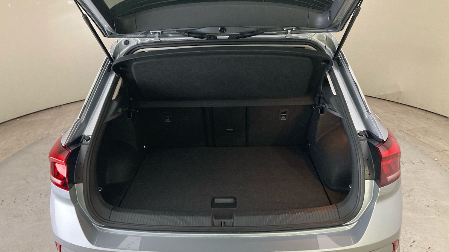 Used Volkswagen T-Roc 2025 for sale - 76368977: Photo 20