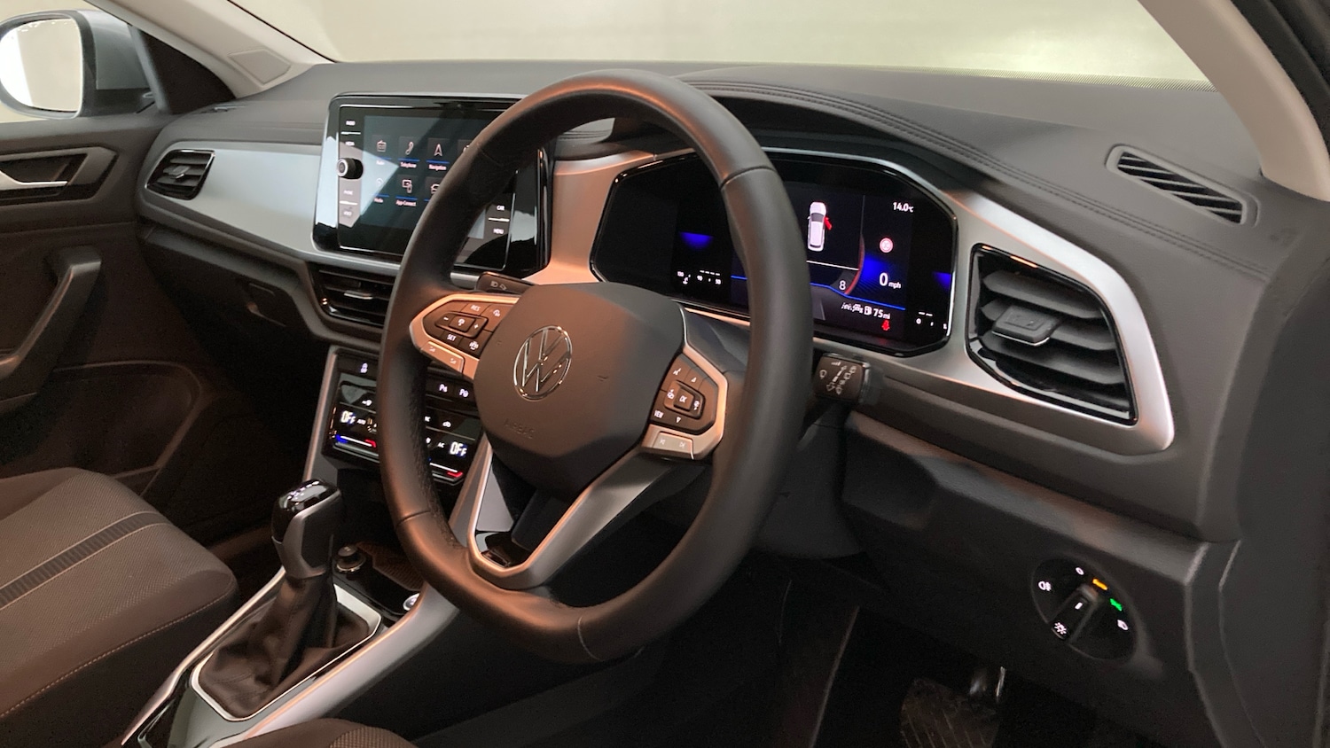 Used Volkswagen T-Roc 2025 for sale - 76368977: Photo 6