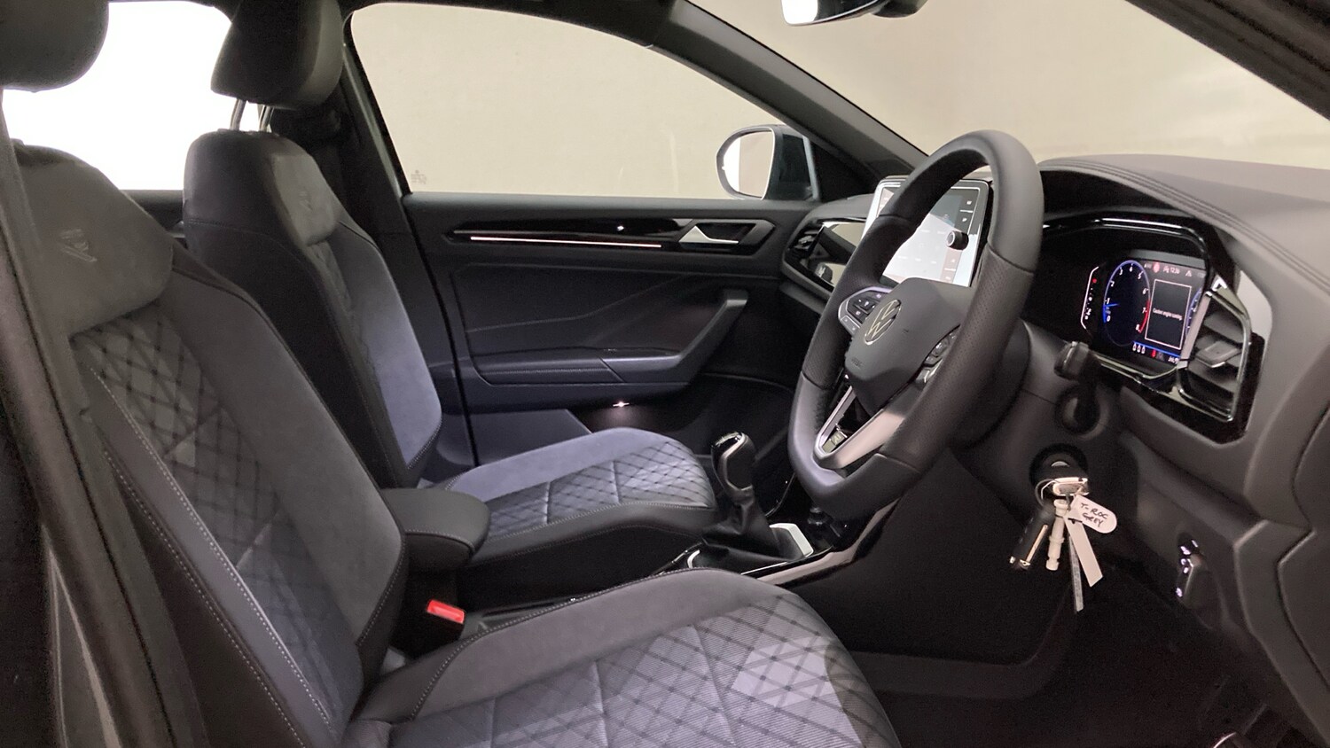 Used Volkswagen T-Roc 2025 for sale - 77715263: Photo 15