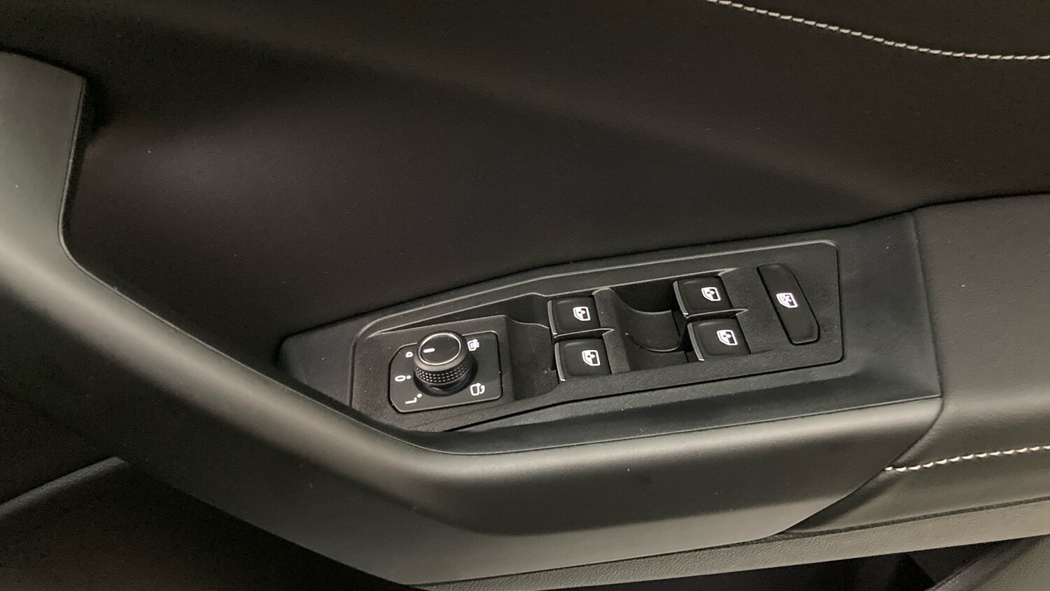 Used Volkswagen T-Roc 2025 for sale - 77715263: Photo 32