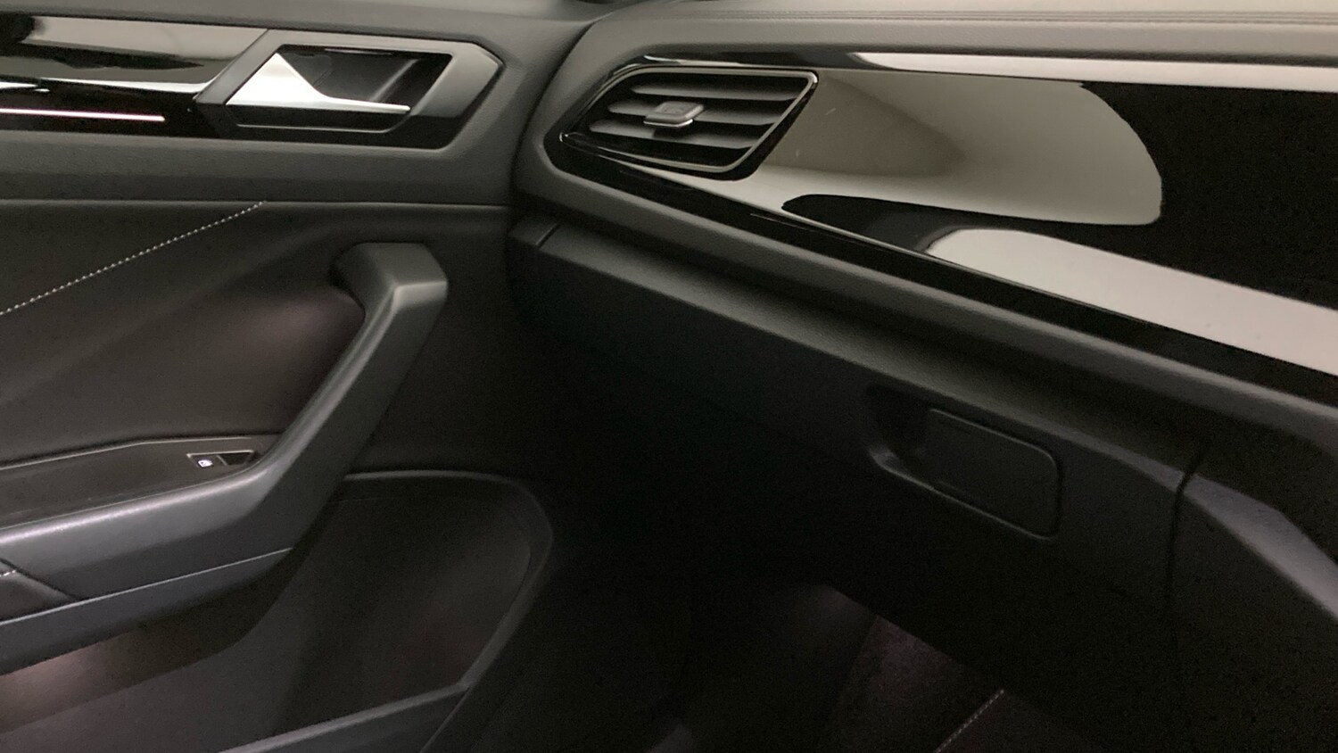 Used Volkswagen T-Roc 2025 for sale - 77715263: Photo 35