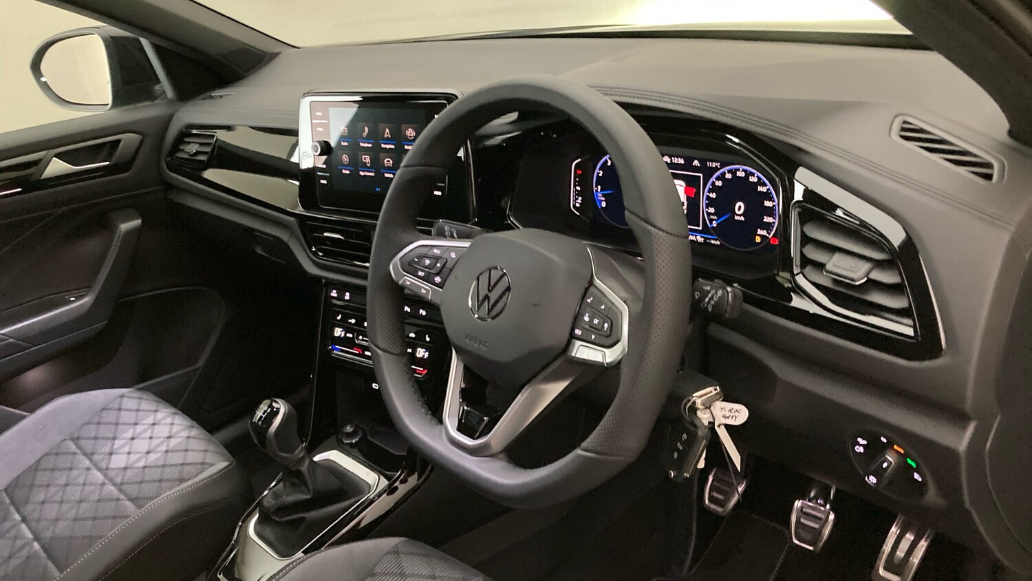 Used Volkswagen T-Roc 2025 for sale - 77715263: Photo 6