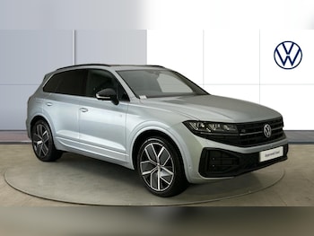 2025 (25) - 3.0 V6 TDI 4Motion 286 Black Edition 5dr Tip Auto Diesel Estate