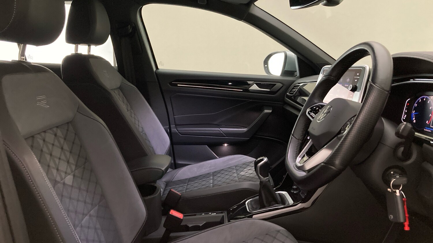 Used Volkswagen T-Roc 2023 for sale - 77689149: Photo 15