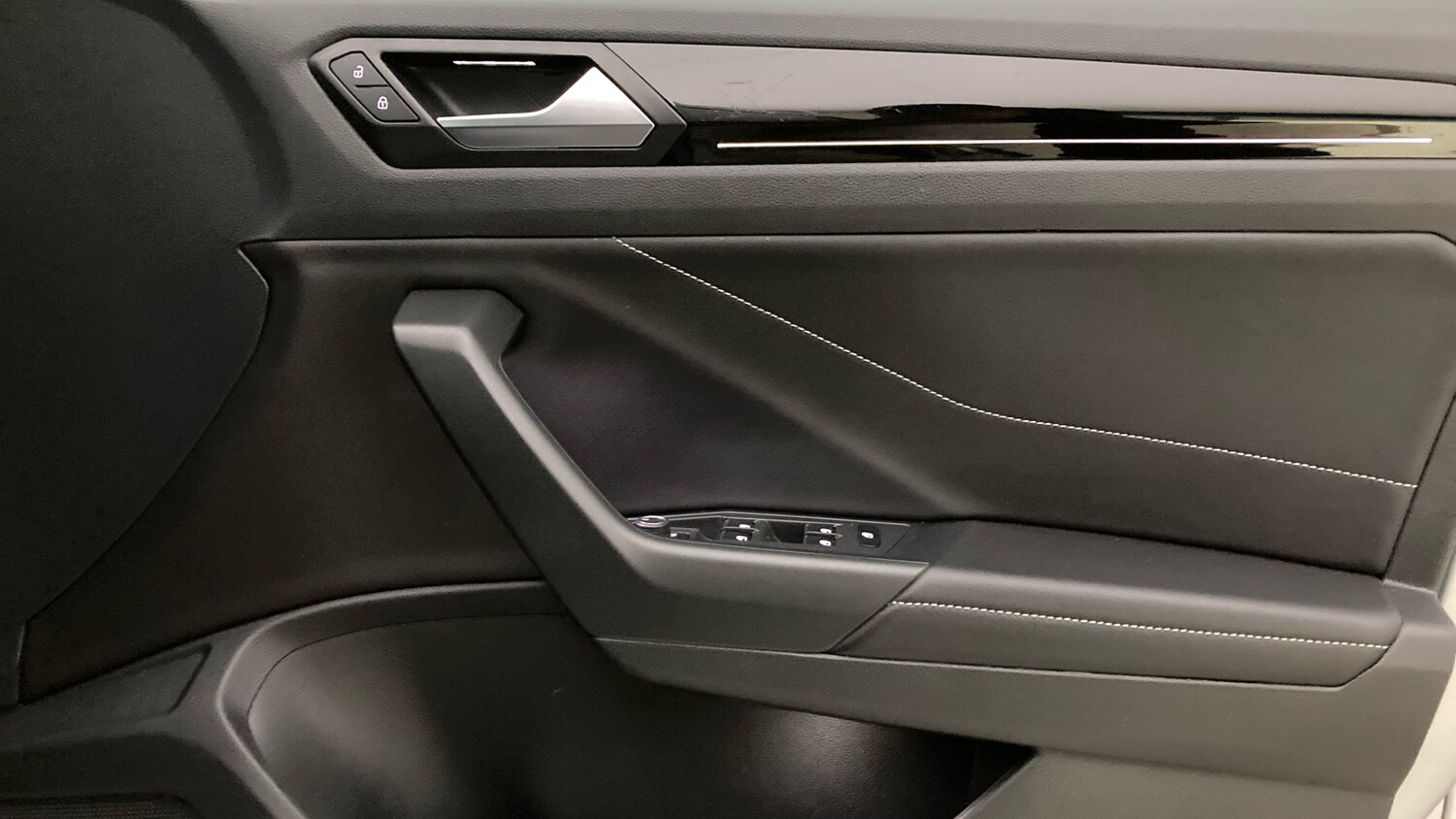 Used Volkswagen T-Roc 2023 for sale - 77689149: Photo 19