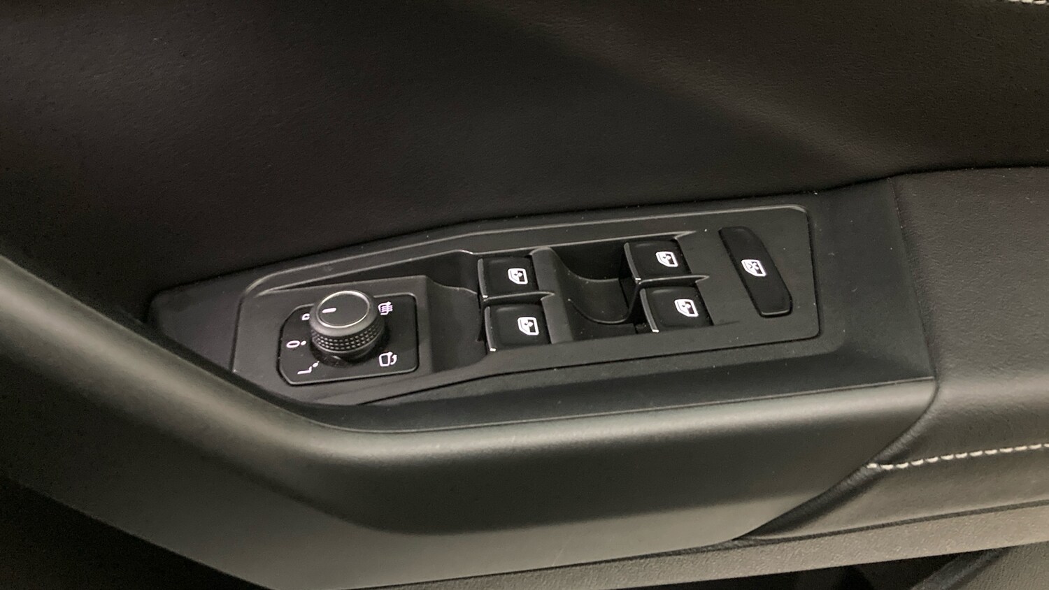 Used Volkswagen T-Roc 2023 for sale - 77689149: Photo 29