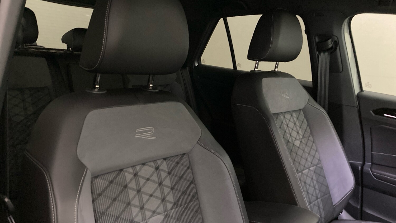 Used Volkswagen T-Roc 2023 for sale - 77689149: Photo 33