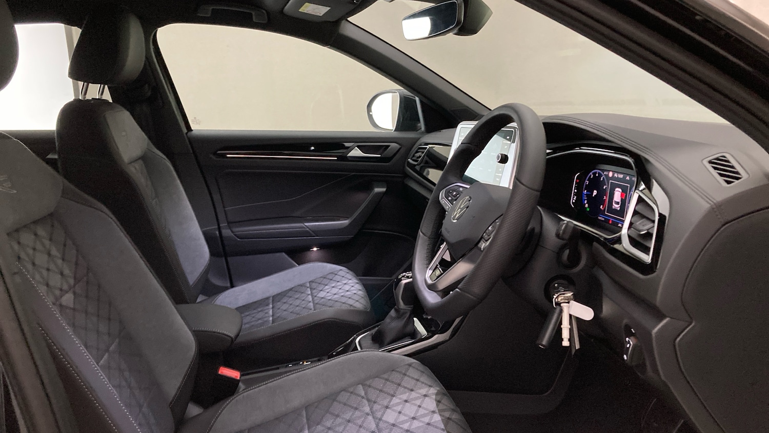 Used Volkswagen T-Roc 2025 for sale - 76075738: Photo 15