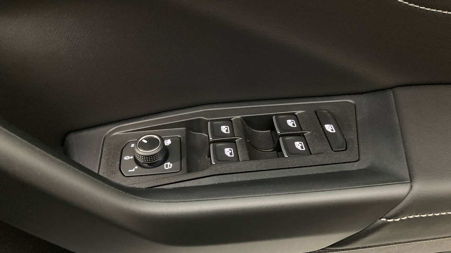 Used Volkswagen T-Roc 2025 for sale - 76075738: Photo 30