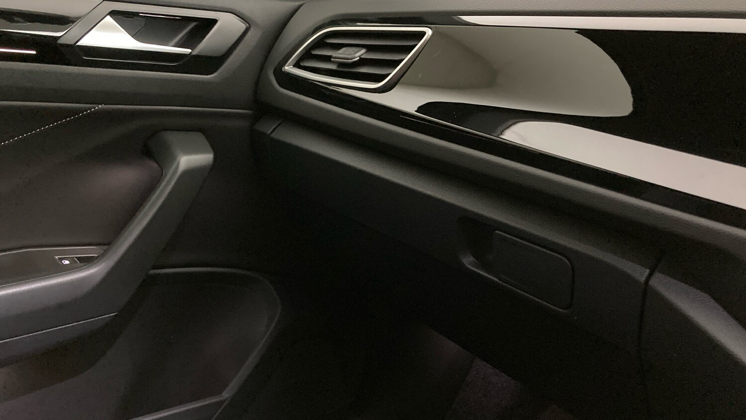 Used Volkswagen T-Roc 2025 for sale - 76075738: Photo 33