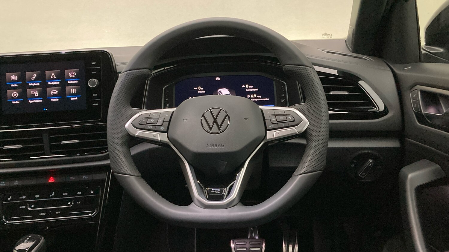 Used Volkswagen T-Roc 2025 for sale - 77715264: Photo 10