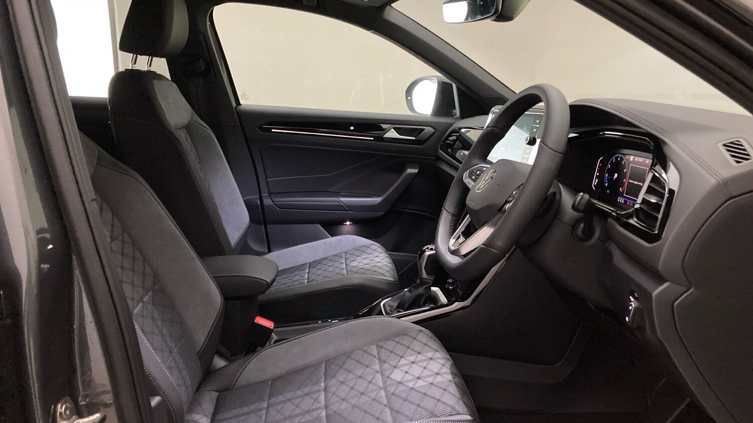 Used Volkswagen T-Roc 2025 for sale - 77715264: Photo 15