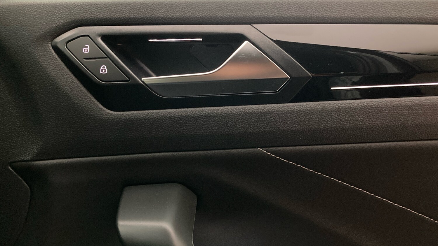 Used Volkswagen T-Roc 2025 for sale - 77715264: Photo 32