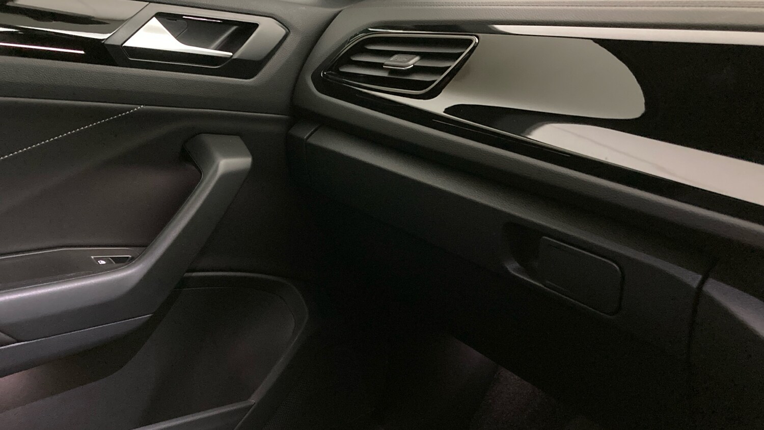 Used Volkswagen T-Roc 2025 for sale - 77715264: Photo 34