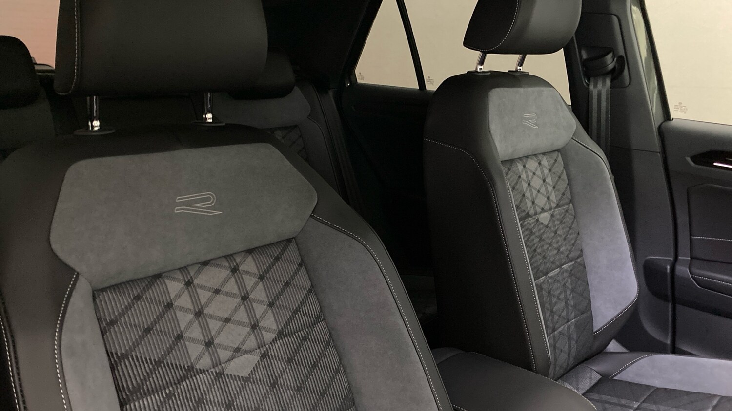 Used Volkswagen T-Roc 2025 for sale - 77715264: Photo 37