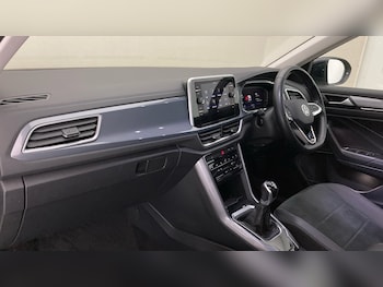Used Volkswagen T-Roc 2022 for sale - 75399203: Photo
