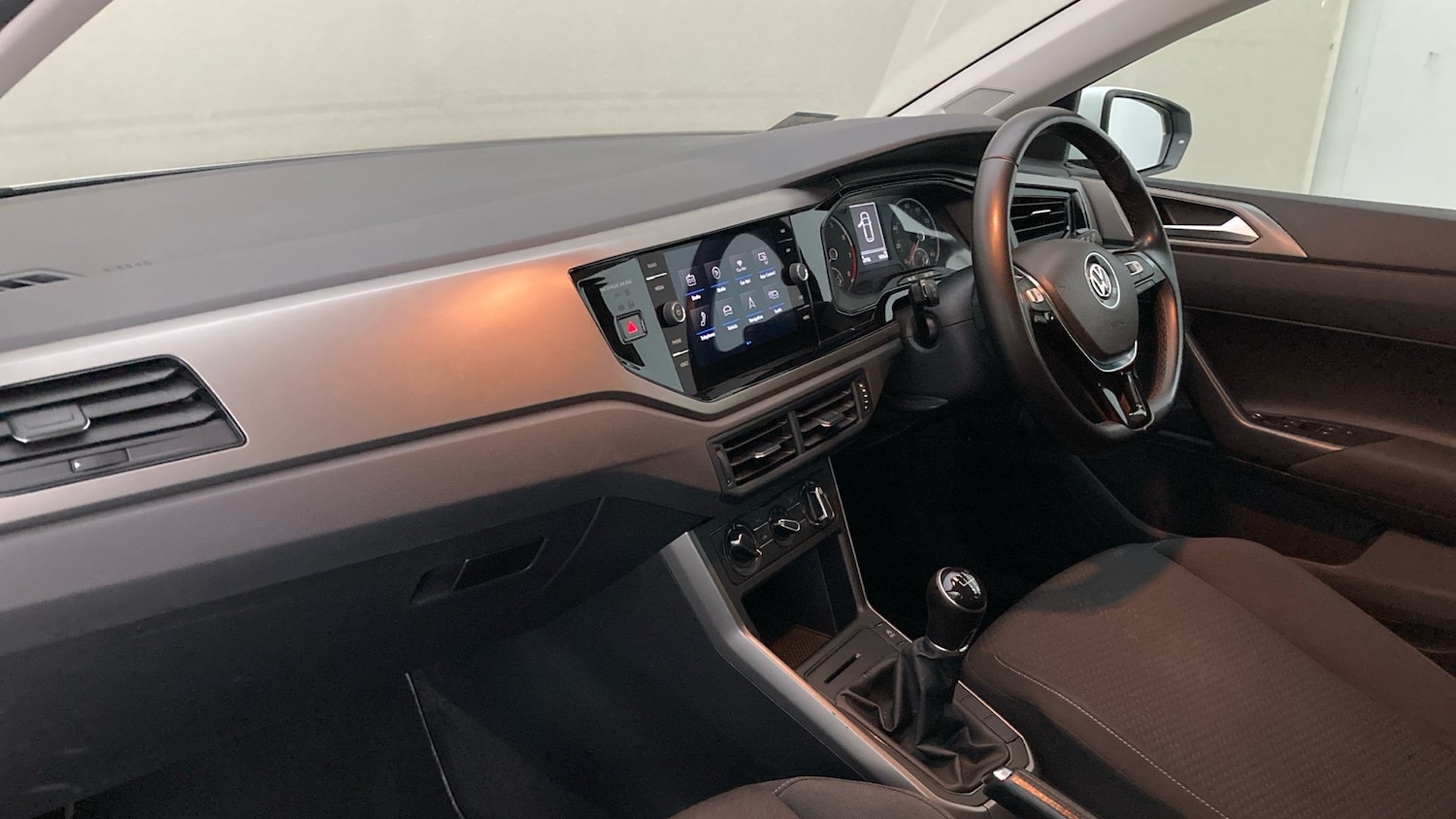 Used Volkswagen Polo 2019 for sale - 76101215: Photo 2