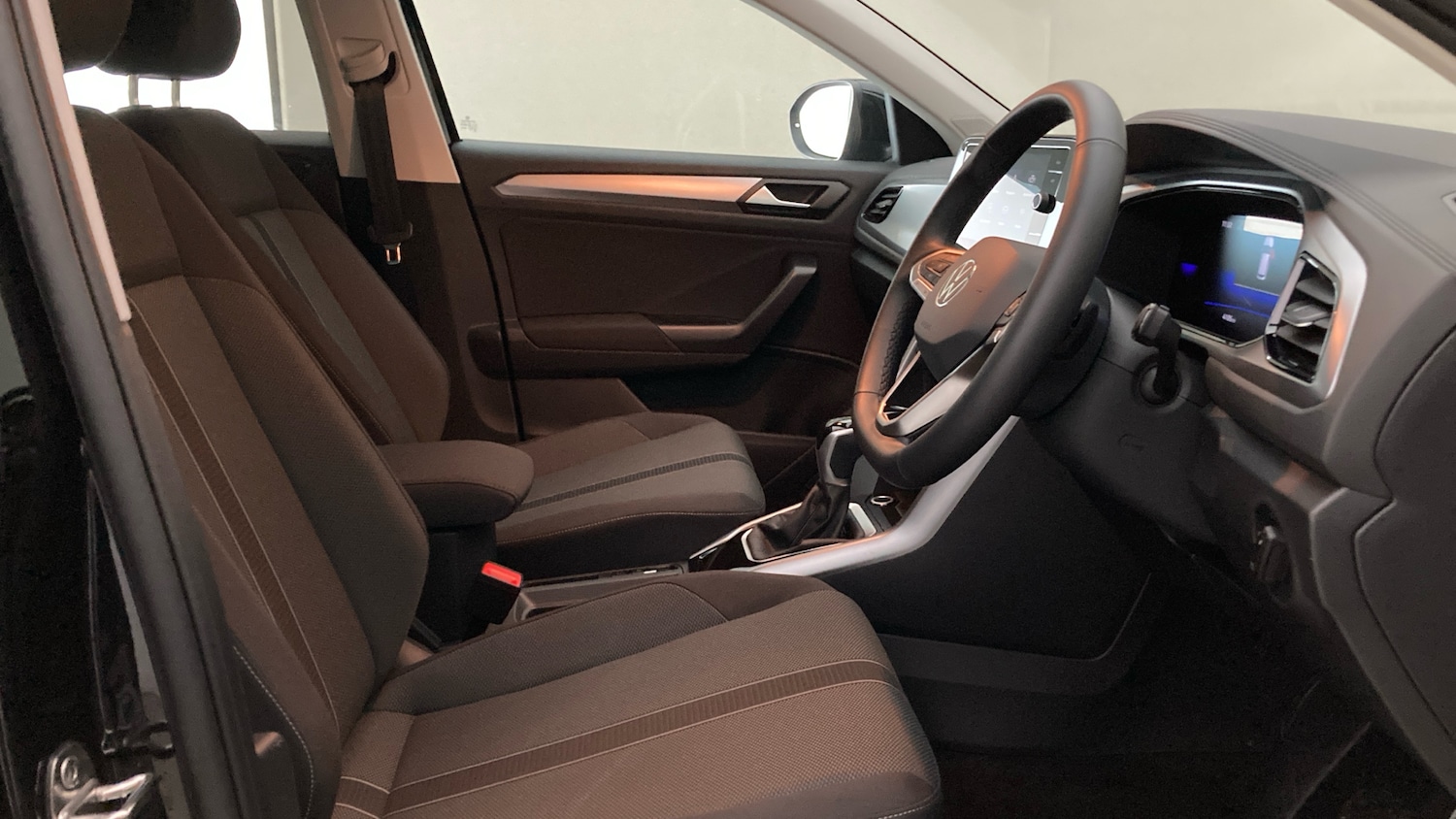 Used Volkswagen T-Roc 2025 for sale - 76921177: Photo 15