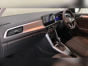 Used Volkswagen T-Roc 2025 for sale - 76921177: Photo