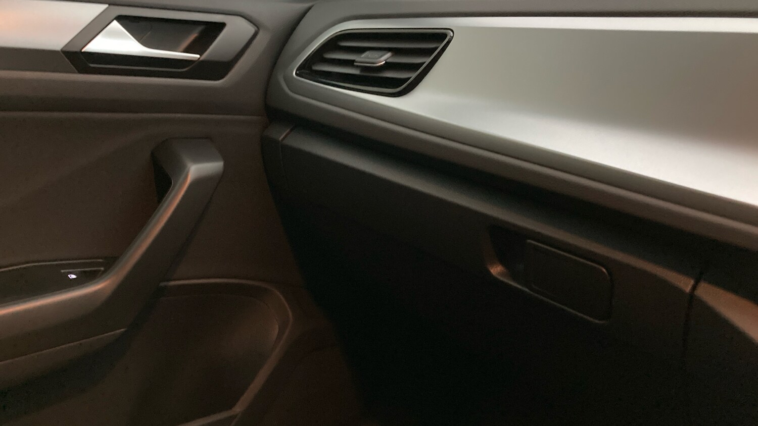 Used Volkswagen T-Roc 2025 for sale - 76921177: Photo 30