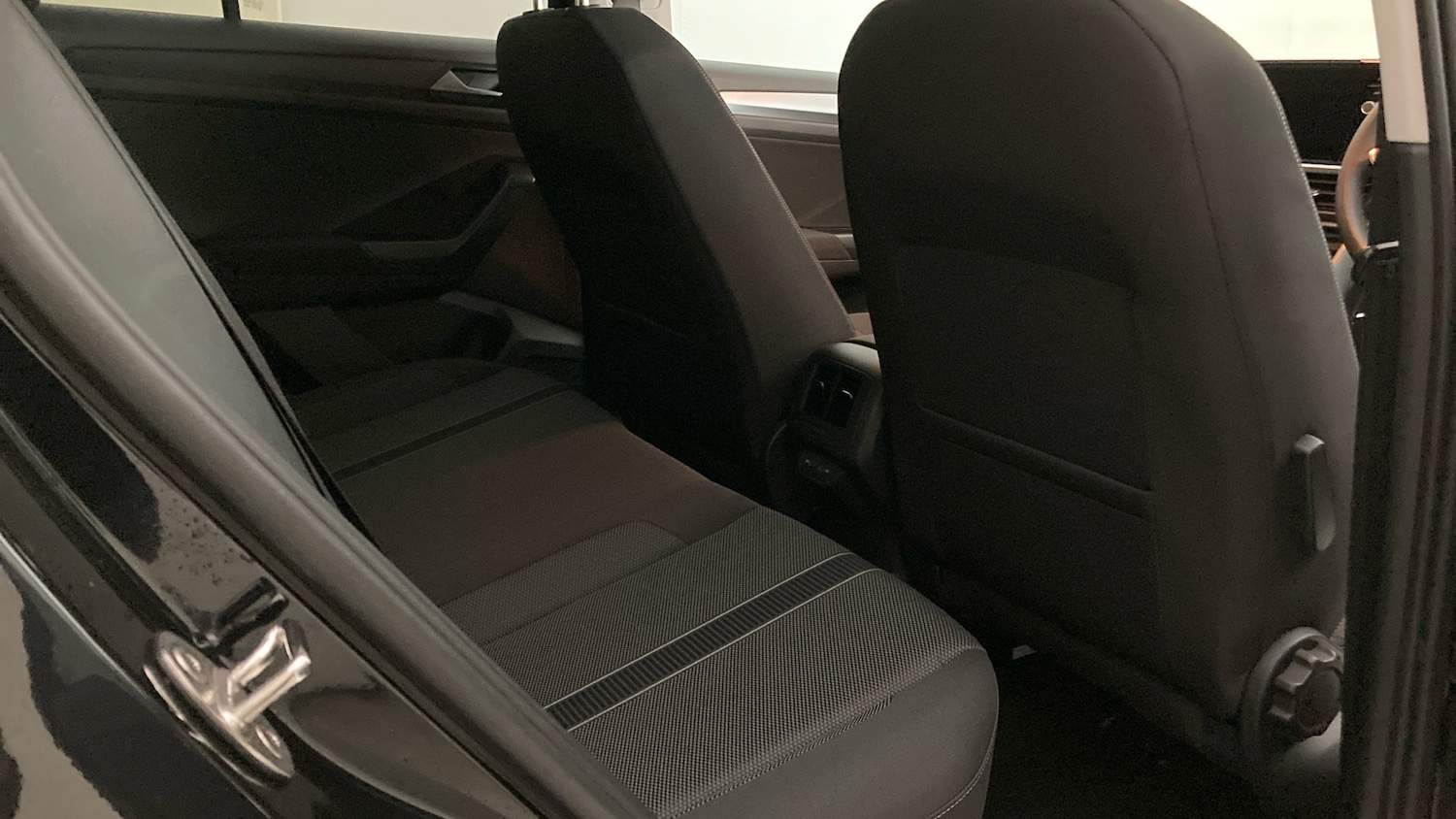 Used Volkswagen T-Roc 2025 for sale - 76921177: Photo 31