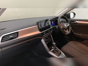 Used Volkswagen T-Roc 2025 for sale - 76299245: Photo 2