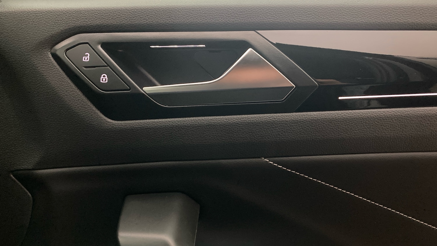 Used Volkswagen T-Roc 2025 for sale - 77802262: Photo 29