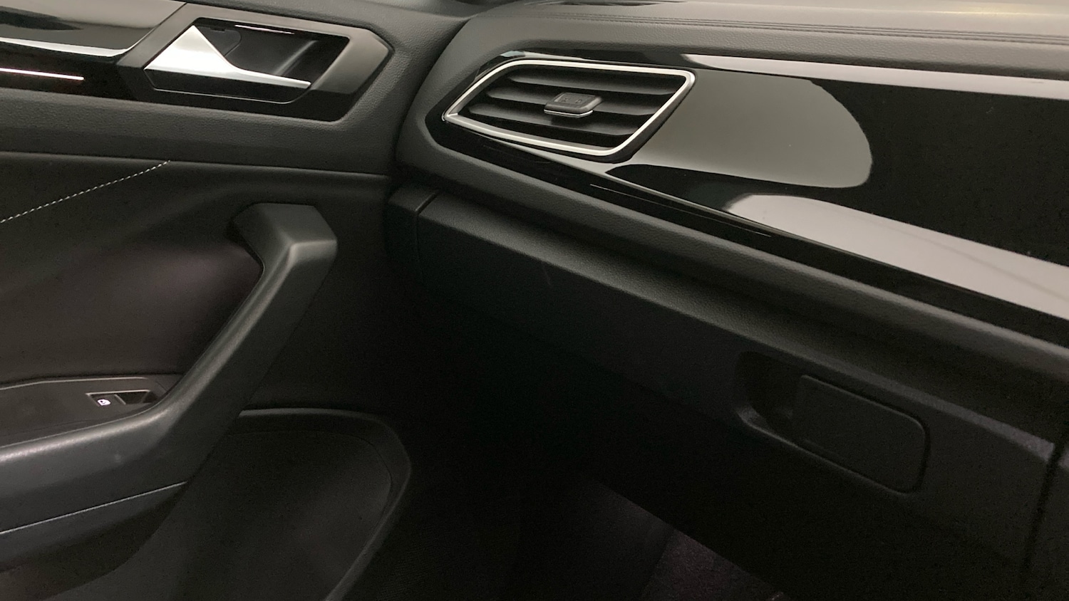 Used Volkswagen T-Roc 2025 for sale - 77802262: Photo 32