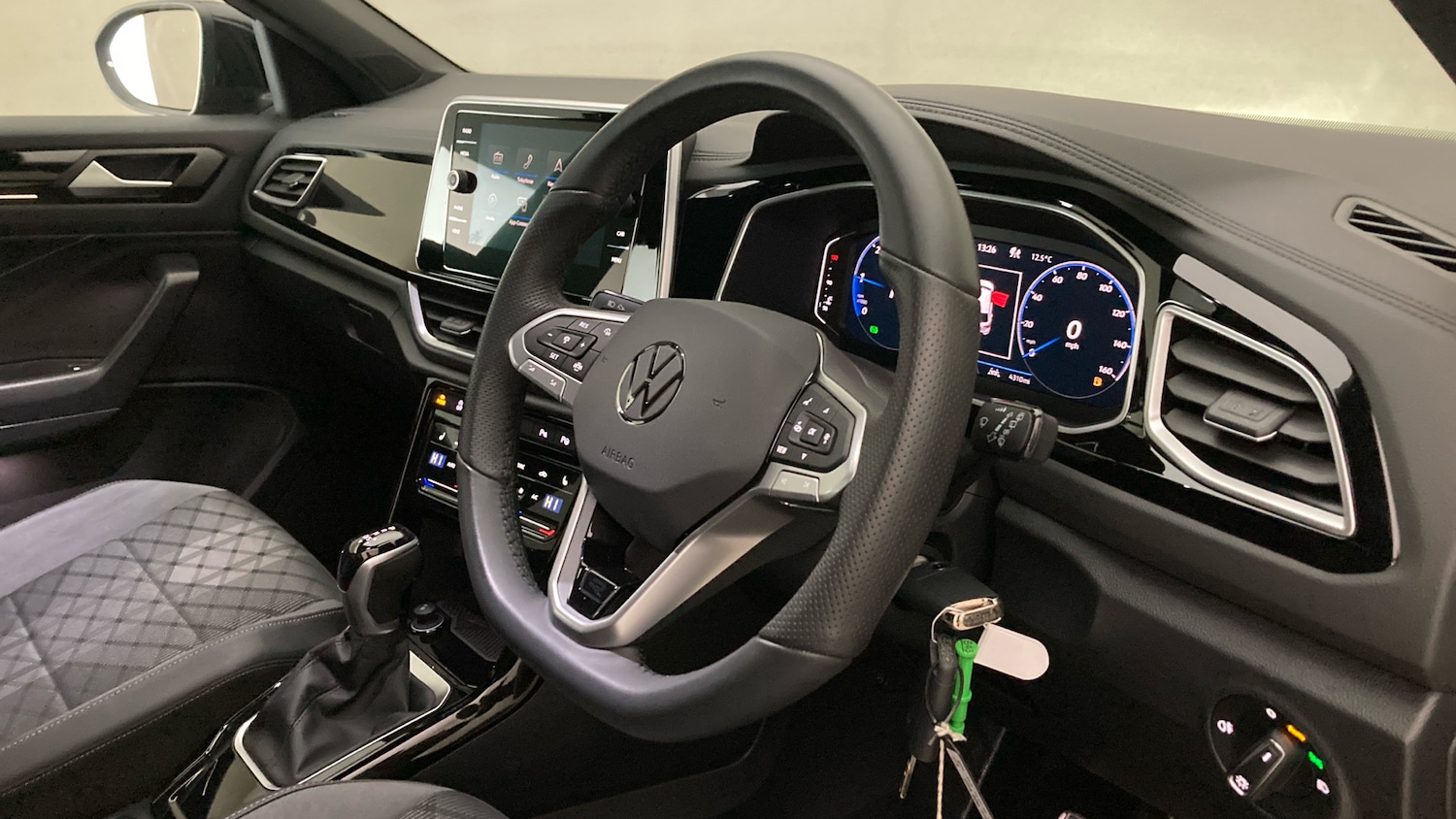 Used Volkswagen T-Roc 2025 for sale - 77802262: Photo 6