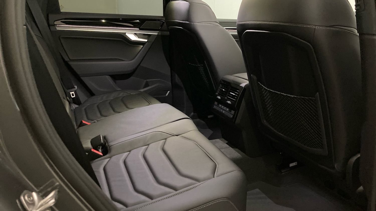 Used Volkswagen Touareg 2025 for sale - 77063845: Photo 41