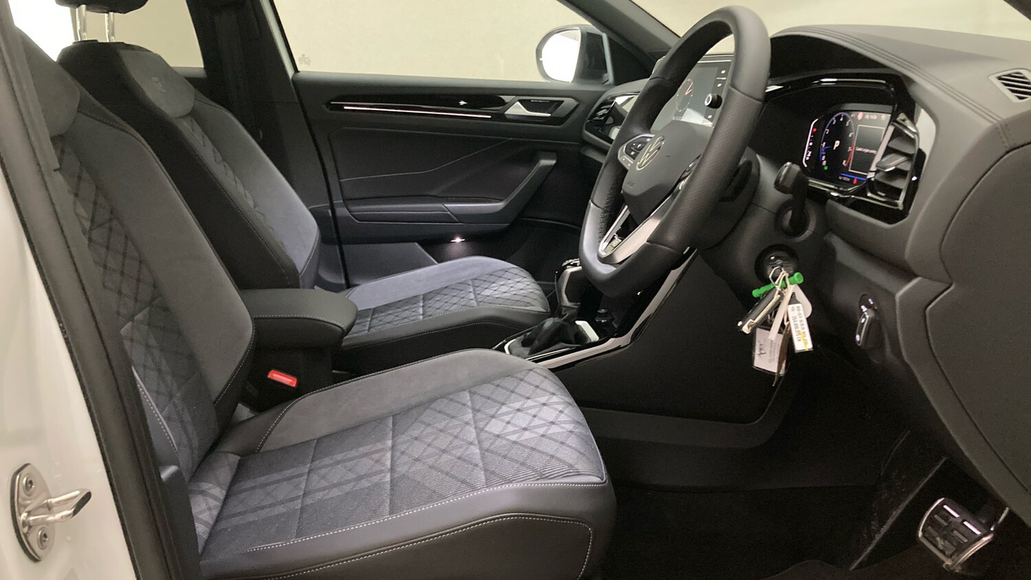 Used Volkswagen T-Roc 2025 for sale - 76263190: Photo 15