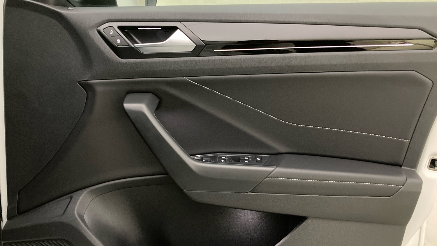 Used Volkswagen T-Roc 2025 for sale - 76263190: Photo 19