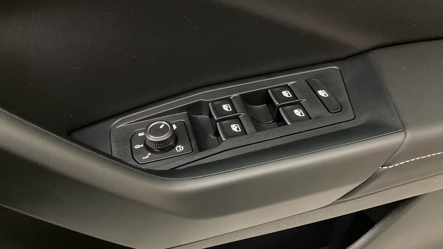 Used Volkswagen T-Roc 2025 for sale - 76263190: Photo 29