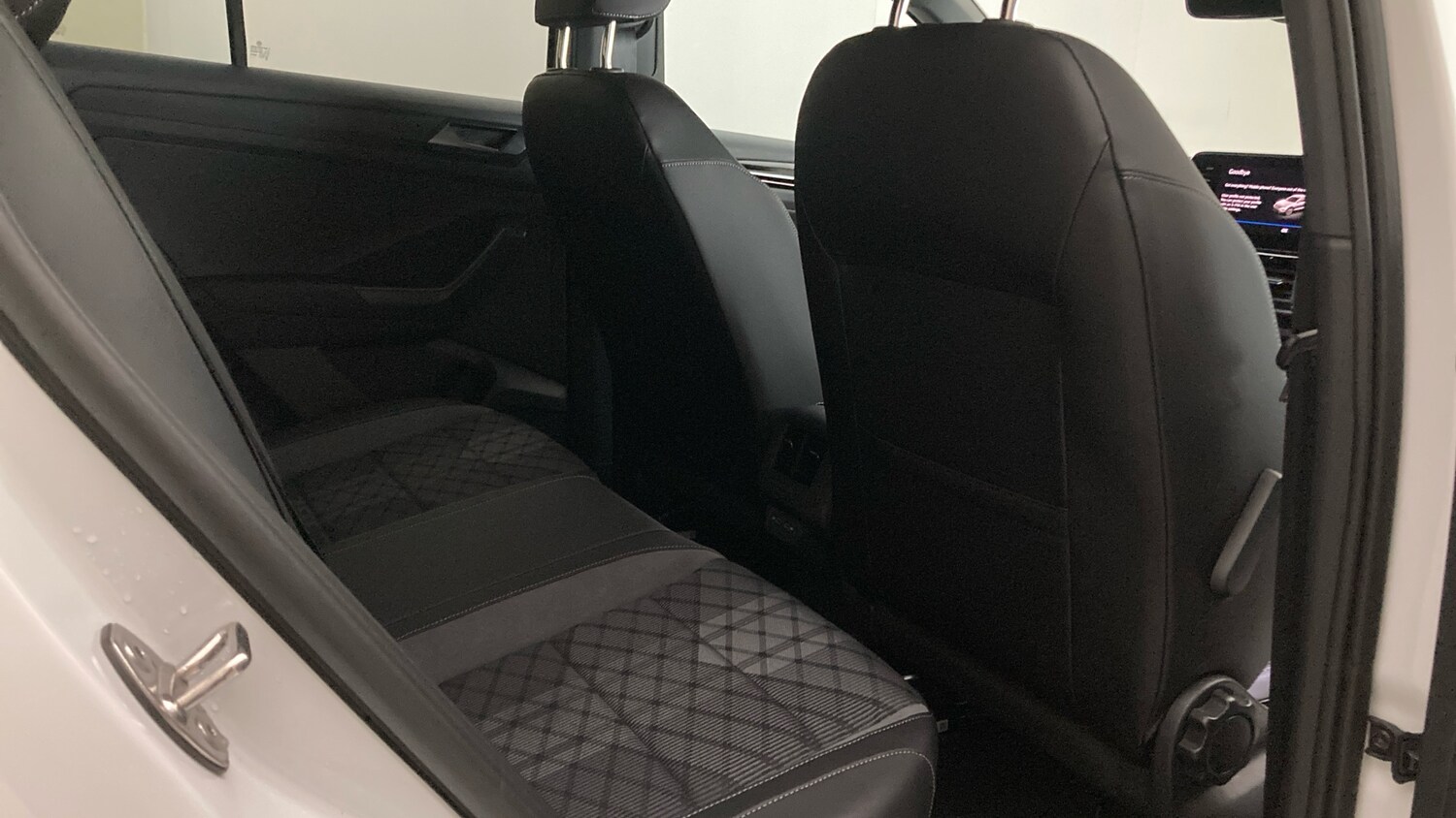 Used Volkswagen T-Roc 2025 for sale - 76263190: Photo 34