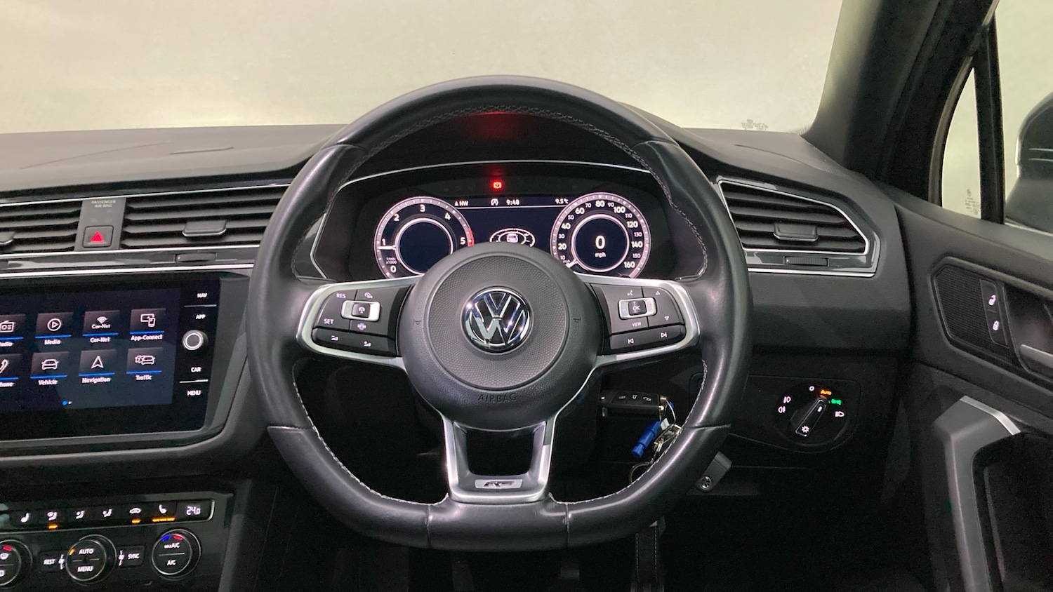 Used Volkswagen Tiguan 2018 for sale - 77026021: Photo 10