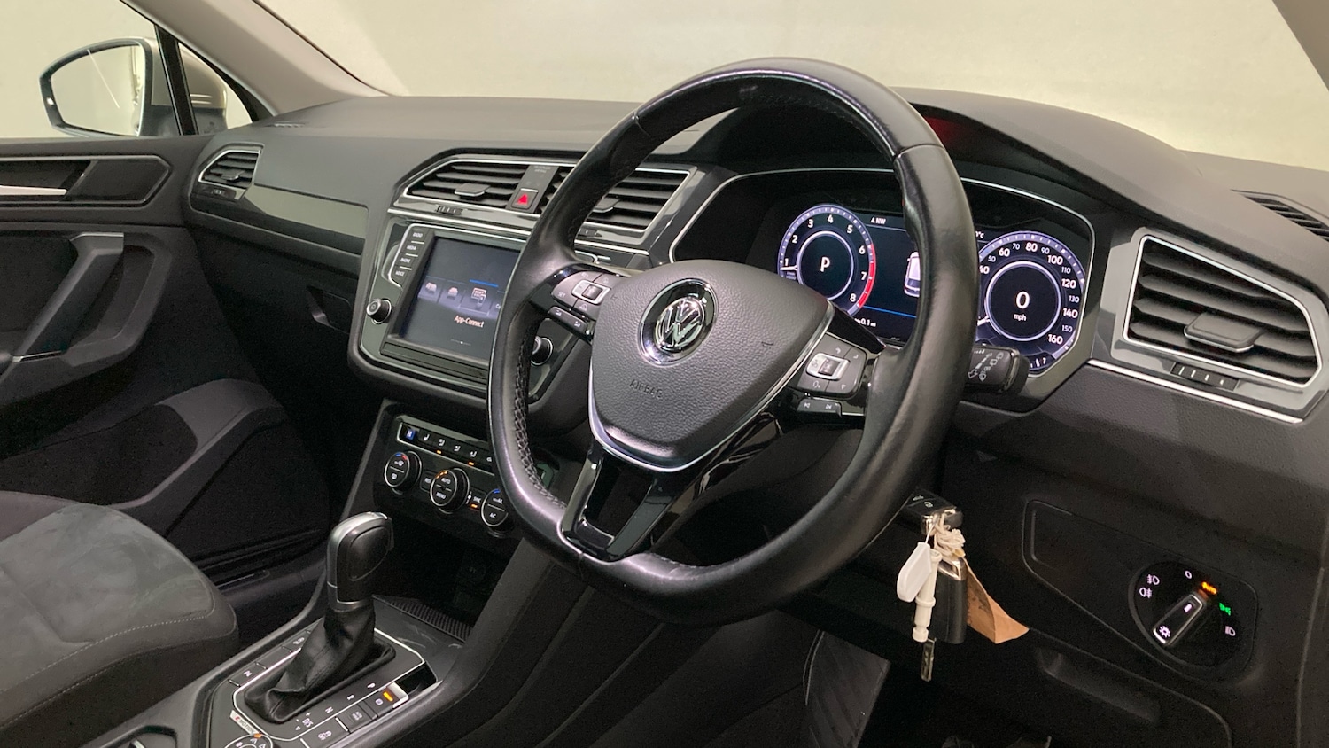 Used Volkswagen Tiguan 2016 for sale - 77605141: Photo 6