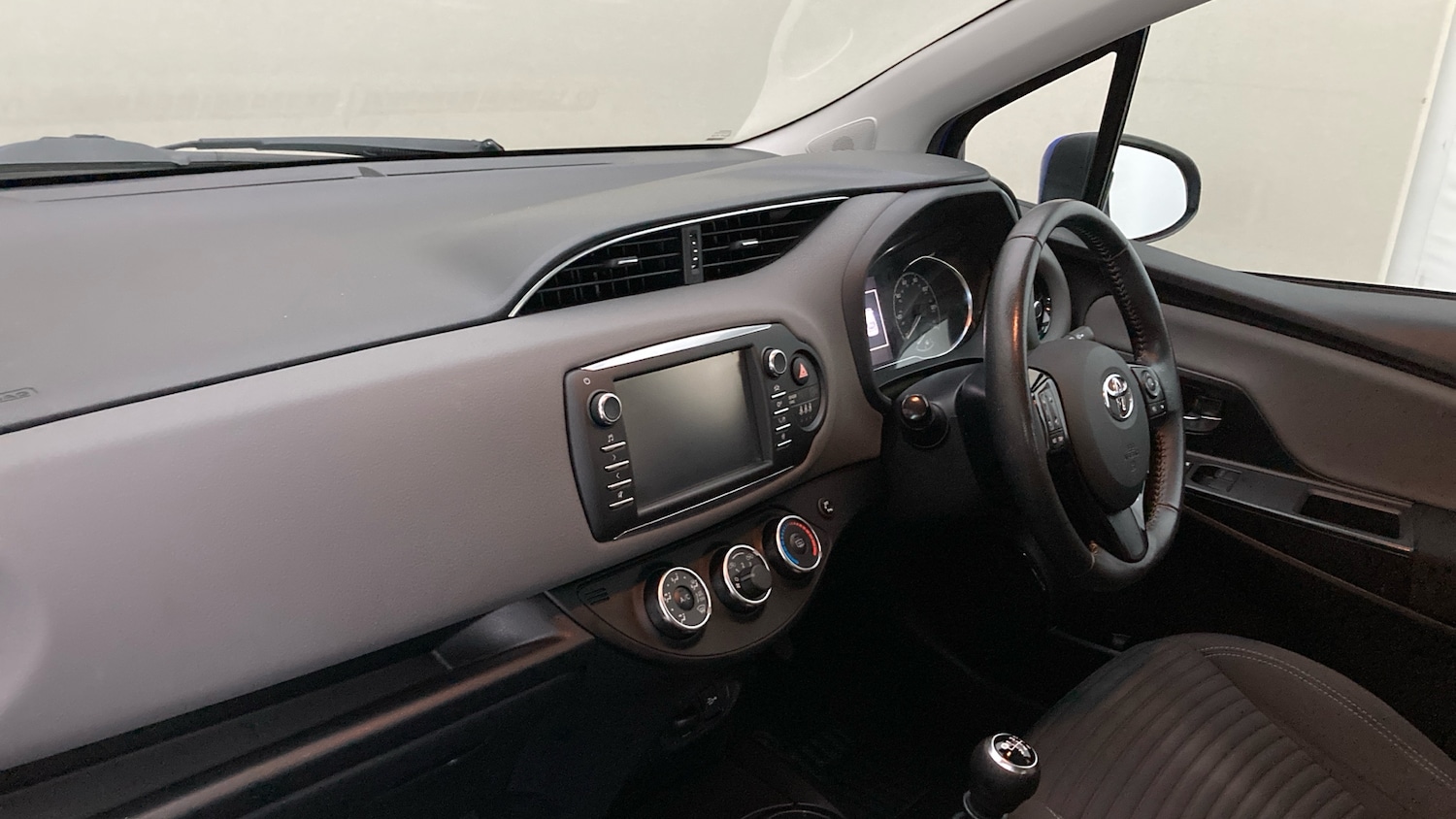 Used Toyota Yaris 2018 for sale - 78106171: Photo 2