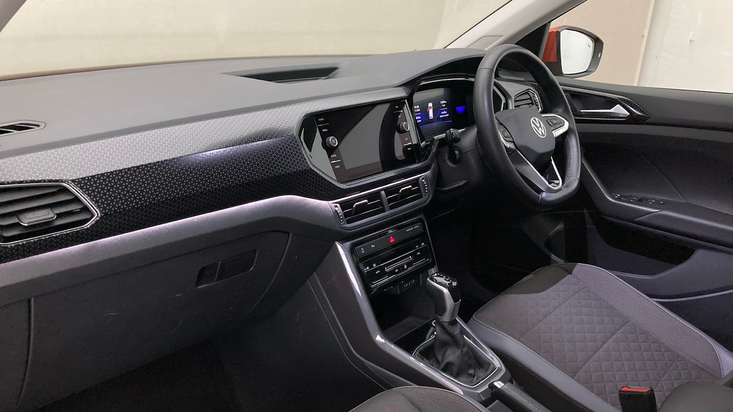 Used Volkswagen T-Cross 2023 for sale - 76531310: Photo 2