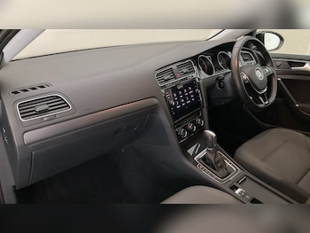 Used Volkswagen Golf 2019 for sale - 75346316: Photo