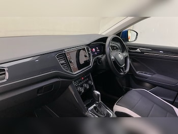 Used Volkswagen T-Roc 2019 for sale - 78883382: Photo