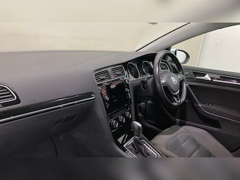 Used Volkswagen Golf 2017 for sale - 78767759: Photo