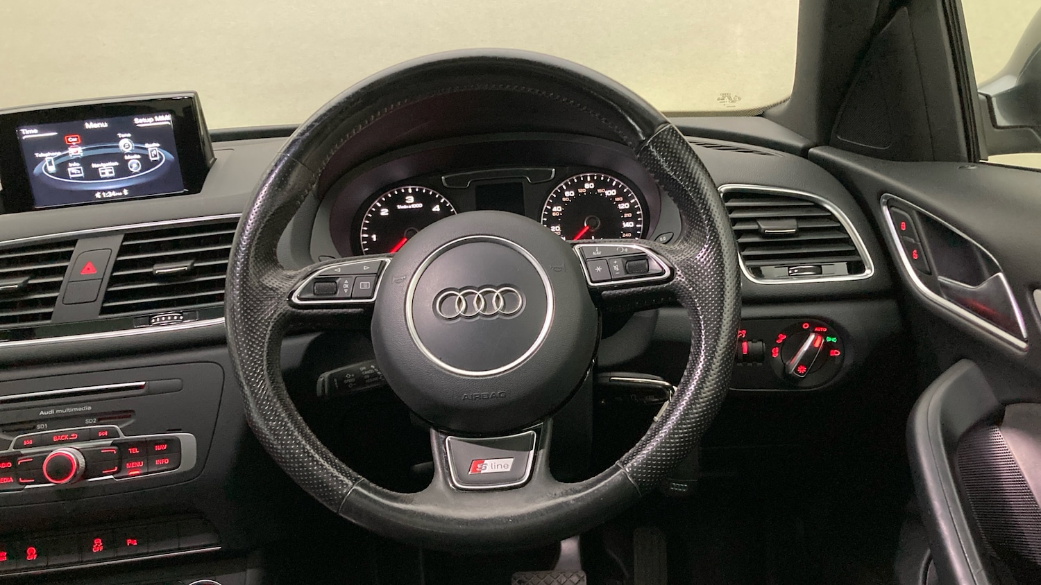 Used Audi Q3 2016 for sale - 76738645: Photo 10