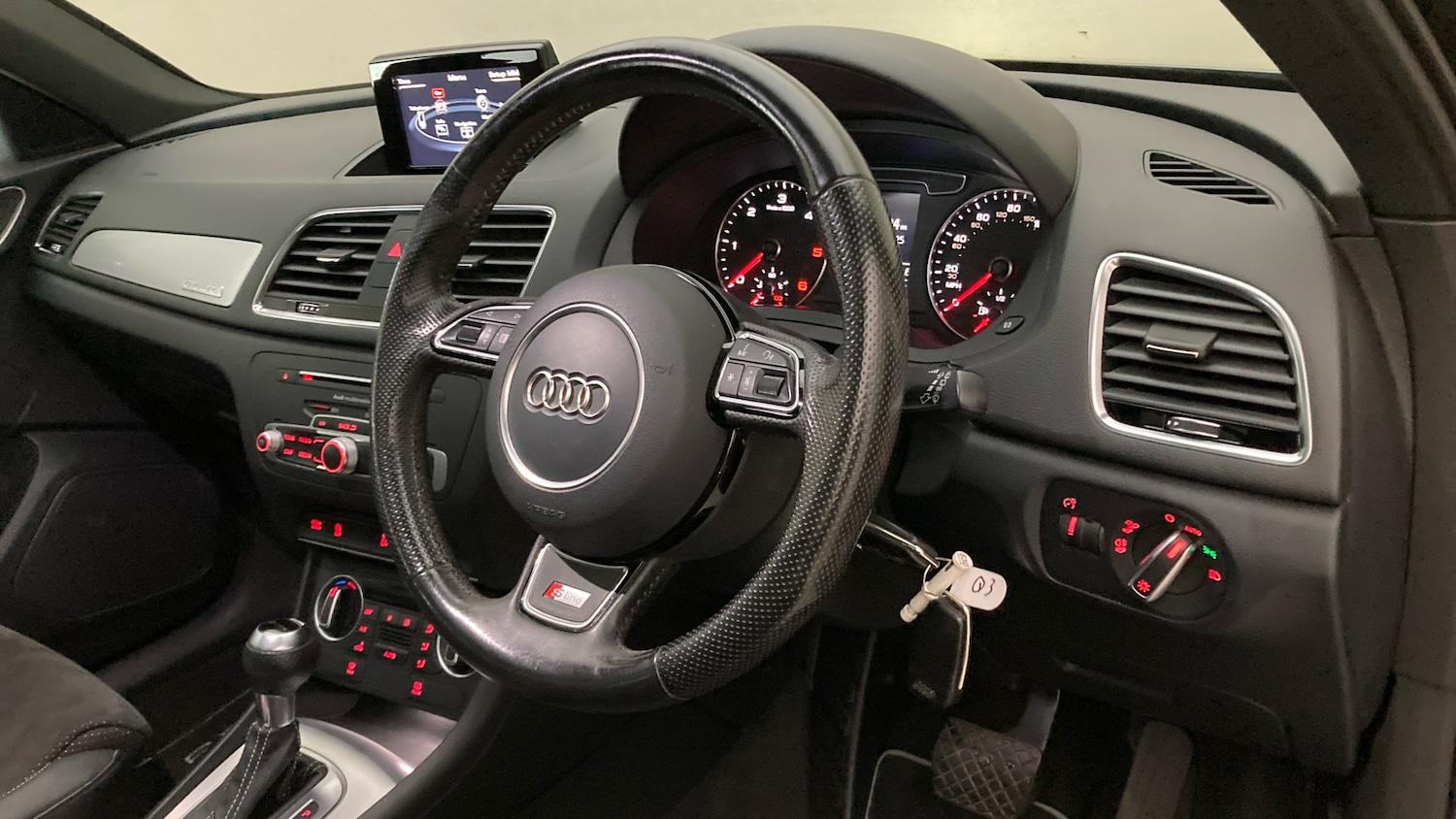 Used Audi Q3 2016 for sale - 76738645: Photo 6