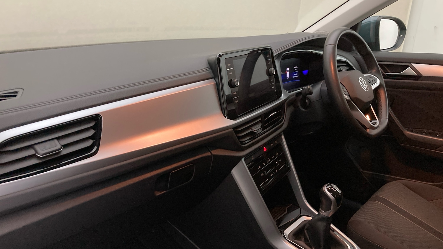 Used Volkswagen T-Roc 2023 for sale - 78092576: Photo 2