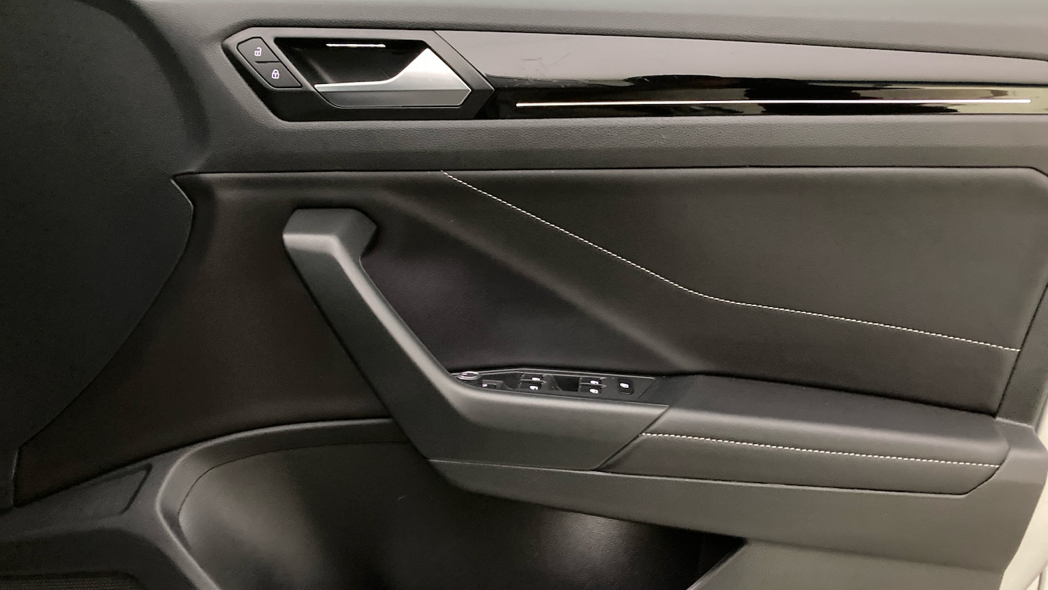 Used Volkswagen T-Roc 2023 for sale - 77653507: Photo 19