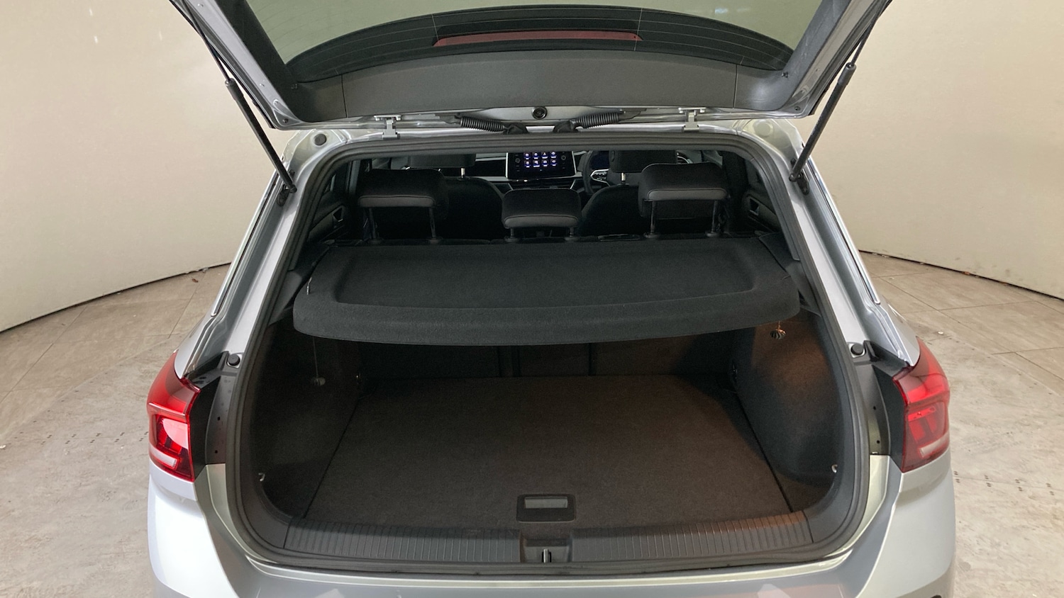 Used Volkswagen T-Roc 2023 for sale - 77653507: Photo 20