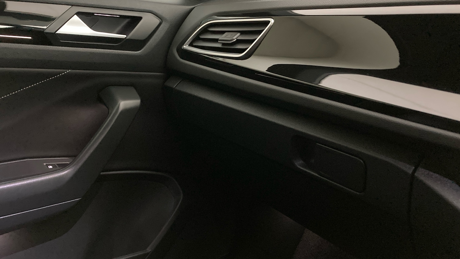 Used Volkswagen T-Roc 2023 for sale - 77653507: Photo 32