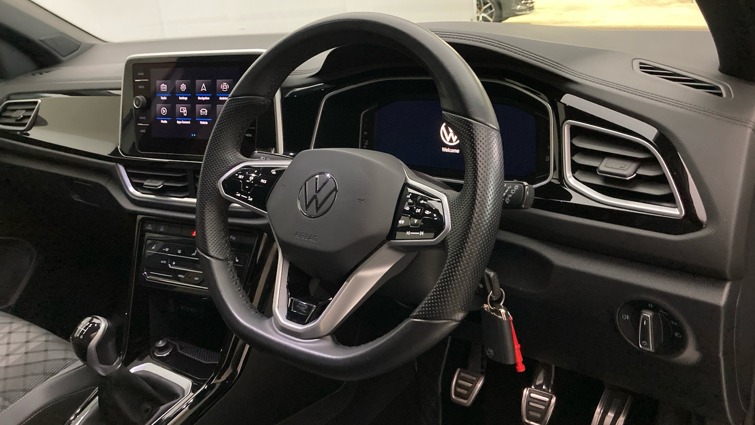 Used Volkswagen T-Roc 2023 for sale - 77653507: Photo 6