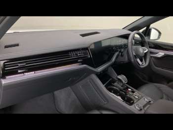 Used Volkswagen Touareg 2024 for sale - 74524289: Photo