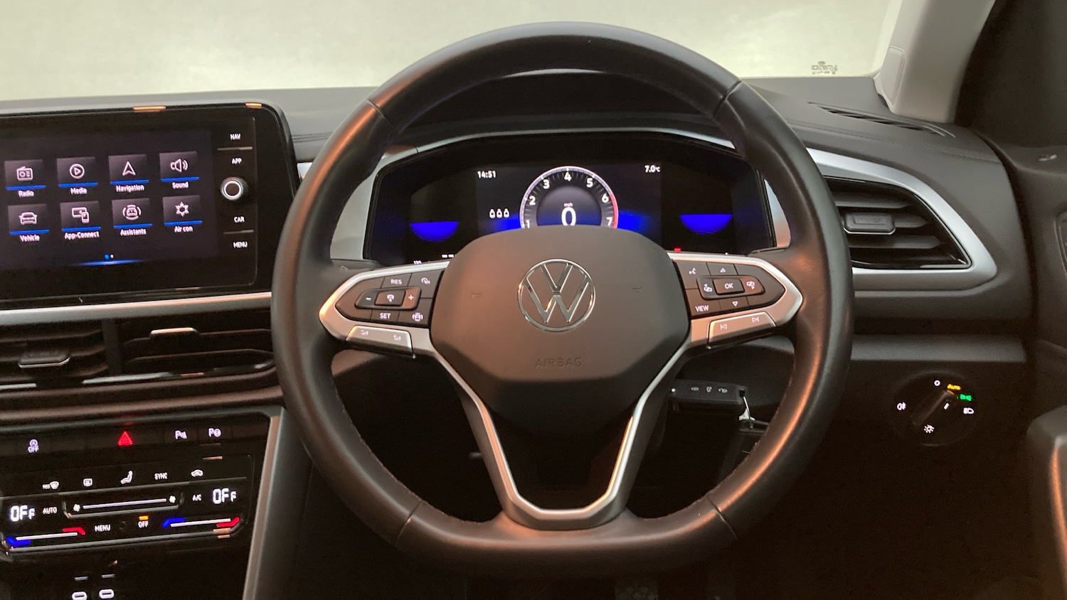 Used Volkswagen T-Roc 2023 for sale - 77691462: Photo 10